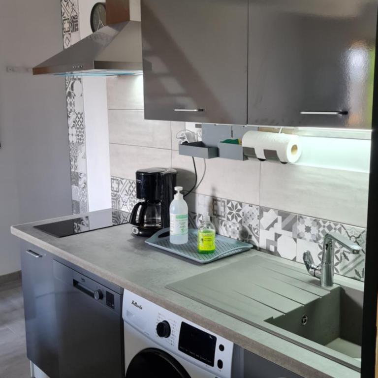 Le Cocon de la République T3 Mezzanine Belle vue plein Sud sans vis à vis dans une petite Résidence très calme Agde Centre - Appartement 2 Chambres - 11