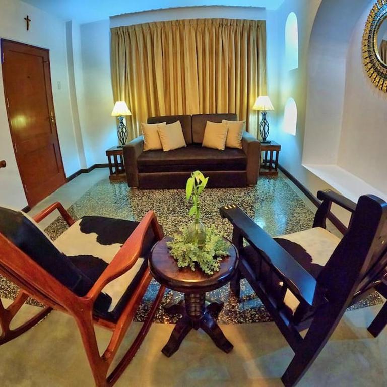 Casa Pacheco - Luxury 2BR/2BA w/ Jacuzzi - Walk to Beach & Castle - Two-Bedroom House - 40