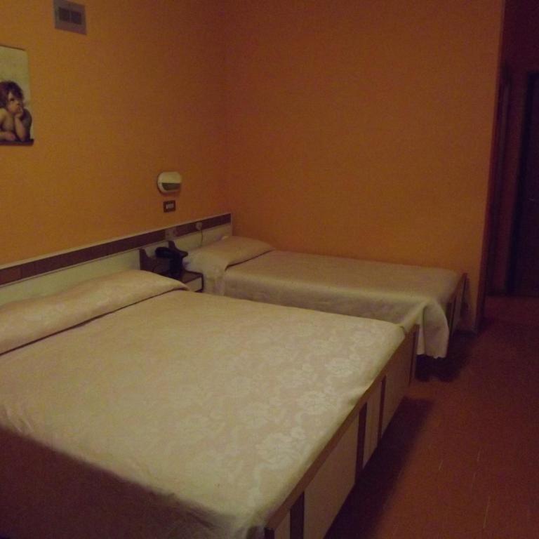 Hotel Cristina - Camera Tripla - 3