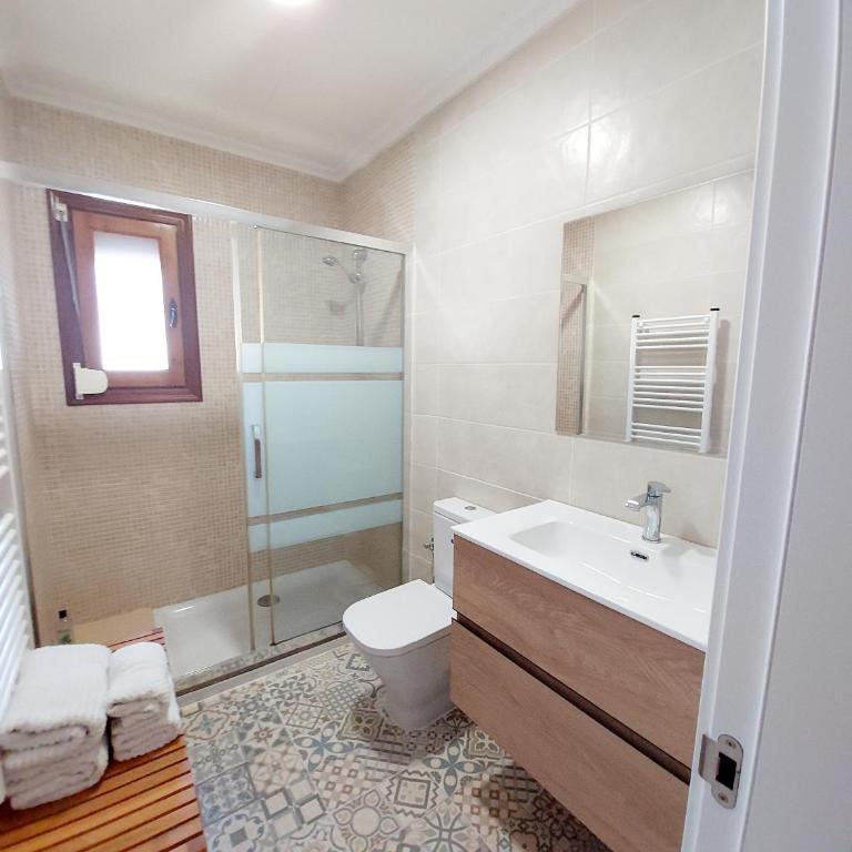 Villa totalmente independiente con piscina comunitaria - Villa con vistas al jardín - 34