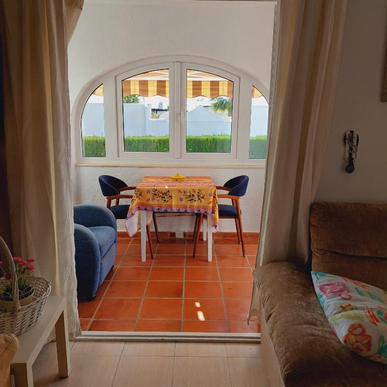 Villa totalmente independiente con piscina comunitaria - Villa con vistas al jardín - 22