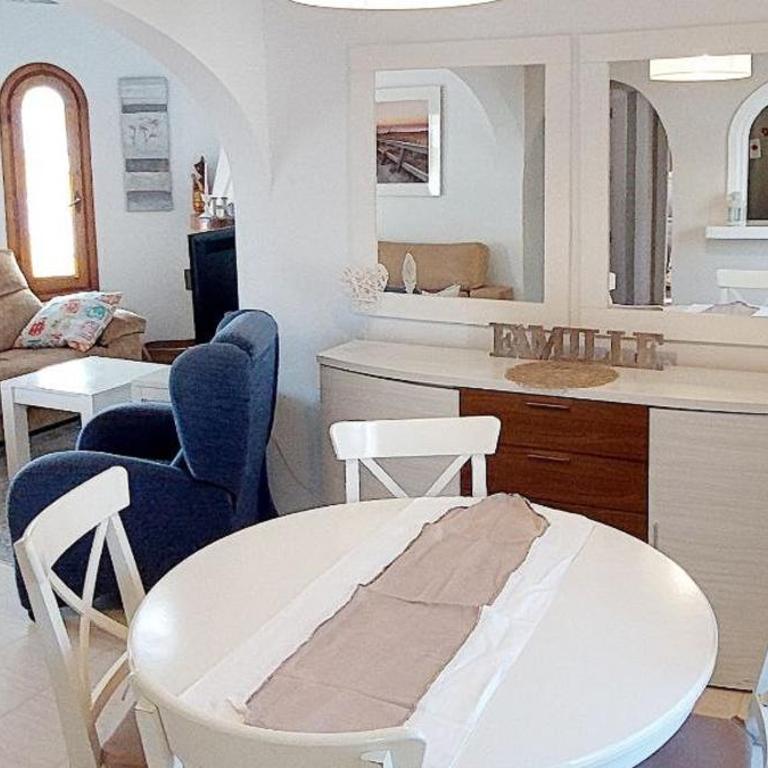 Villa totalmente independiente con piscina comunitaria - Villa con vistas al jardín - 24