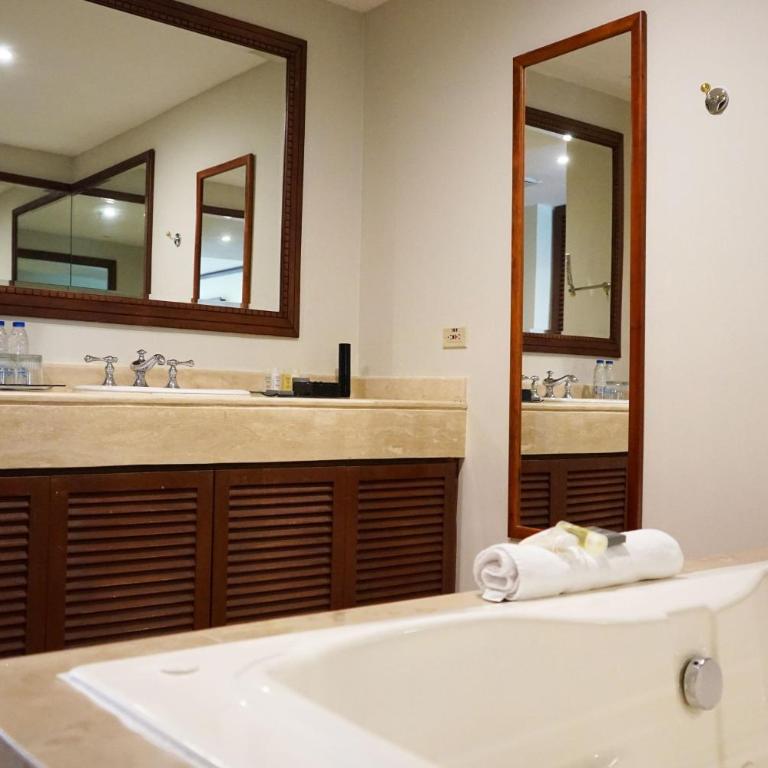 JW Marriott Caracas - Executive Suite with City View - 8