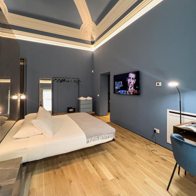 FilHome 44 - Deluxe King Room - 11