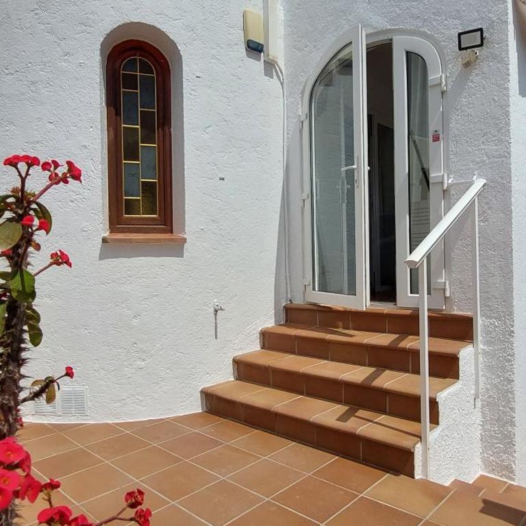 Villa totalmente independiente con piscina comunitaria - Villa con vistas al jardín - 3