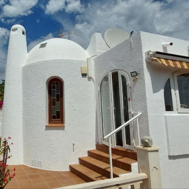 Villa totalmente independiente con piscina comunitaria - Villa con vistas al jardín - 2