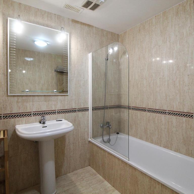 "Mountain View" 2 Bedroom Apartment with Pools Parking - Apartamento de 2 dormitorios - 51