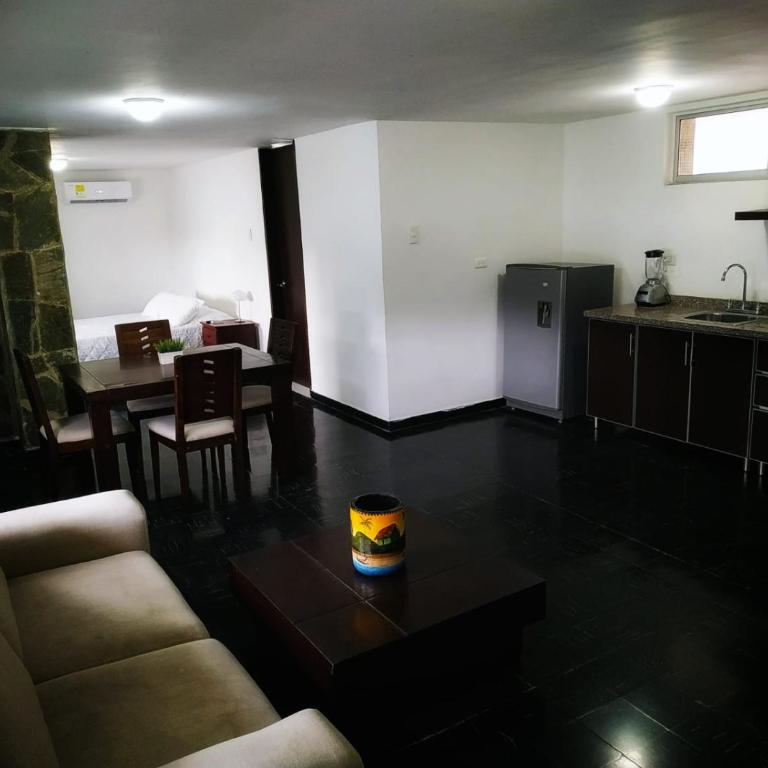 Vallclaire Suites - One-Bedroom Suite - 4