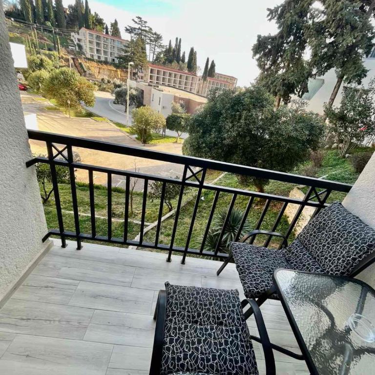 Hotel Villa Garden Ulcinj-Ulqin - Dvokrevetna Soba sa Bračnim Krevetom (Queen-size) i Balkonom - 11