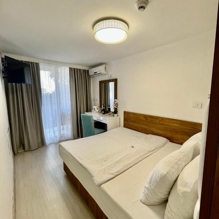 Hotel Villa Garden Ulcinj-Ulqin - Dvokrevetna Soba sa Bračnim Krevetom (Queen-size) i Balkonom - 6