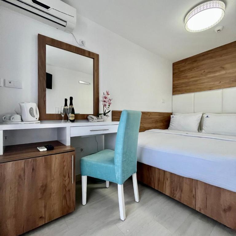 Hotel Villa Garden Ulcinj-Ulqin - Dvokrevetna Soba sa Bračnim Krevetom (Queen-size) i Balkonom - 10