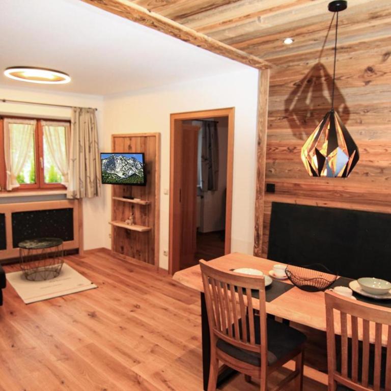 Ferienwohnungen Größwang - Apartment mit Balkon - 1