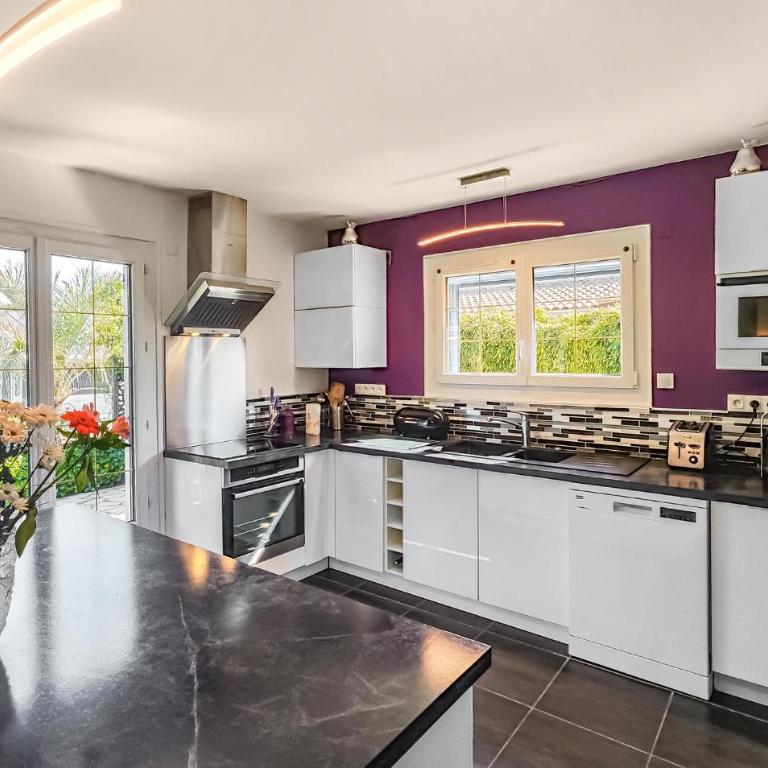 Nice Home In Sérignan - Ferienhaus mit 3 Schlafzimmern - 6