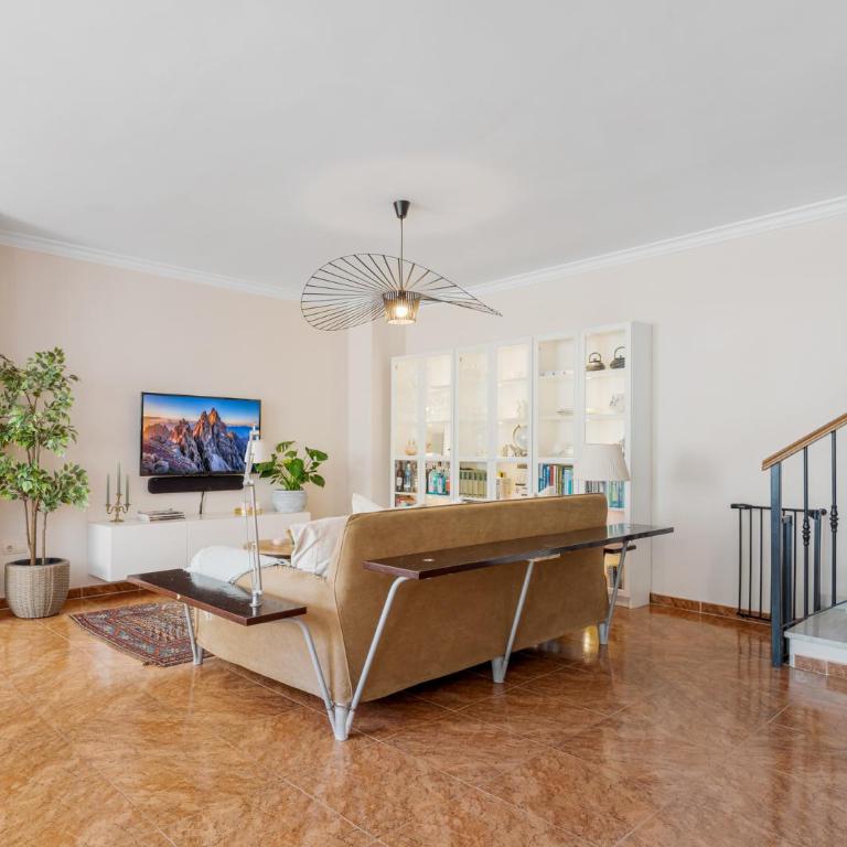Beautiful duplex apartment in Fuengirola - Three-Bedroom Apartment - 12