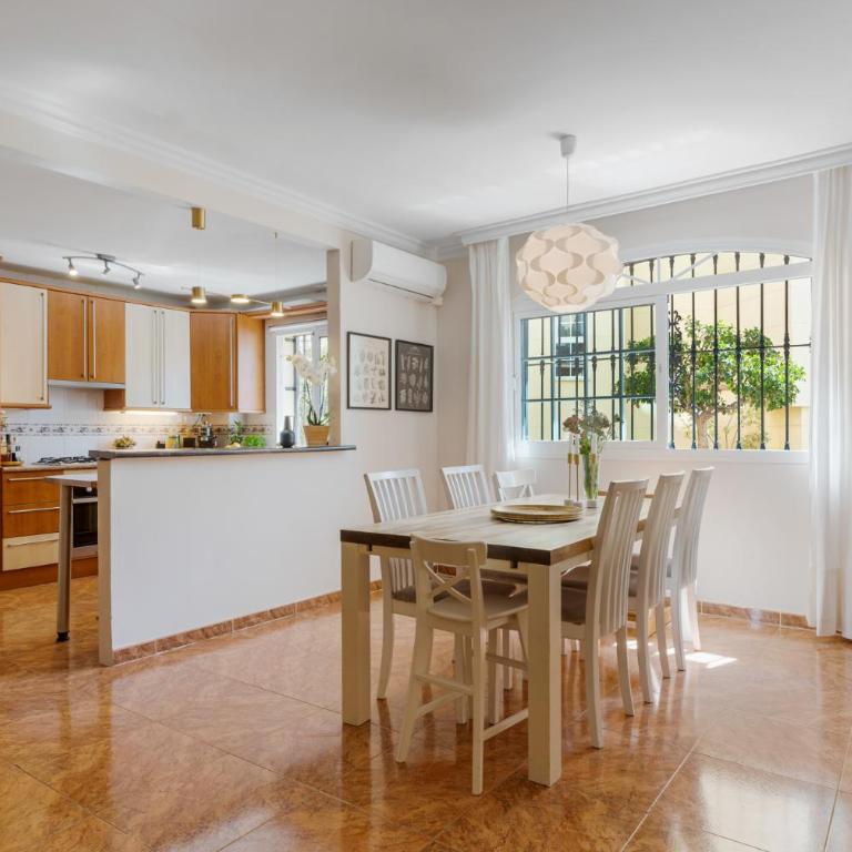 Beautiful duplex apartment in Fuengirola - Three-Bedroom Apartment - 7