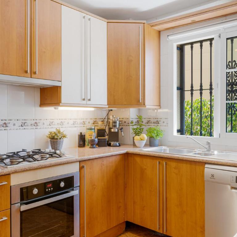 Beautiful duplex apartment in Fuengirola - Three-Bedroom Apartment - 15