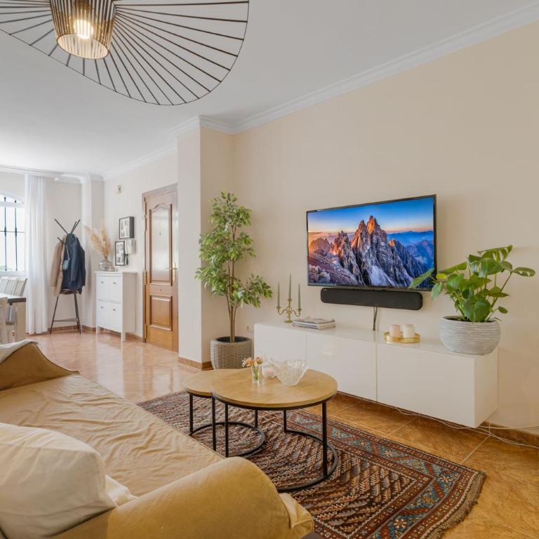 Beautiful duplex apartment in Fuengirola - Three-Bedroom Apartment - 11