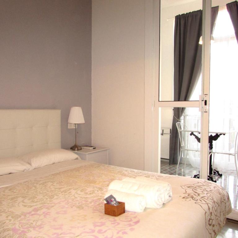 Pensió Cerdanya - Double Room with Private Bathroom and Terrace - 1