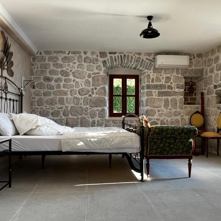 Stone House 264 Beachfront Villa with Private Beach - Villa - 32