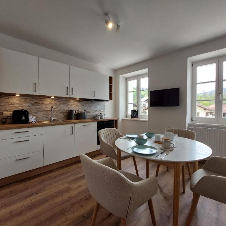 AlpenLodge Berchtesgaden - Apartment mit 1 Schlafzimmer, Balkon und Bergblick - 3