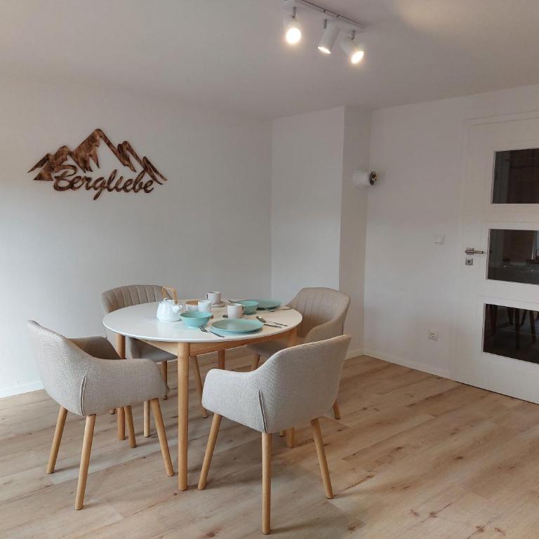 AlpenLodge Berchtesgaden - Apartment mit 1 Schlafzimmer, Balkon und Bergblick - 4