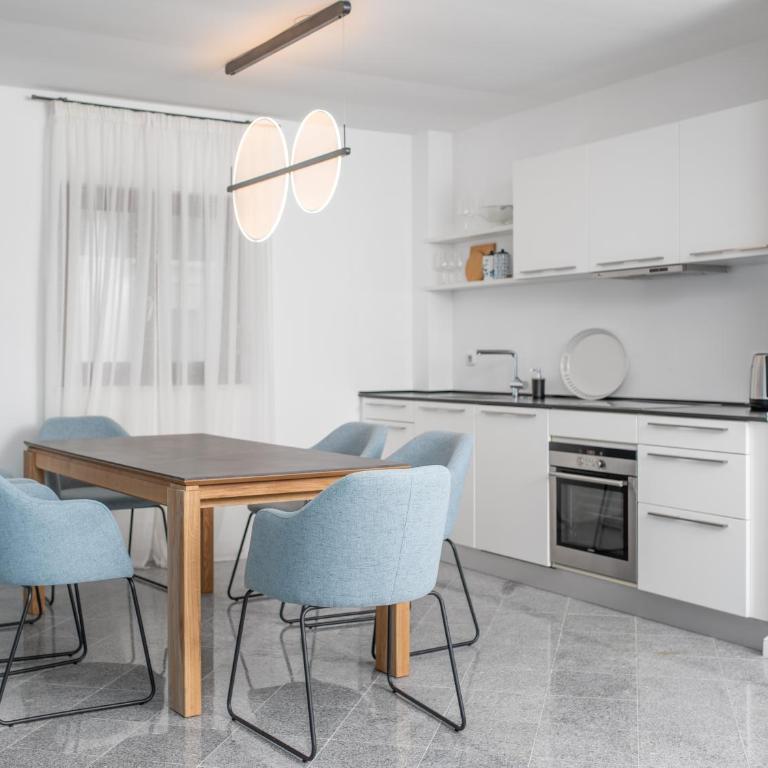 Vidikovac Marble House - Apartman sa 2 Spavaće Sobe, Balkonom i Pogledom na More - 9