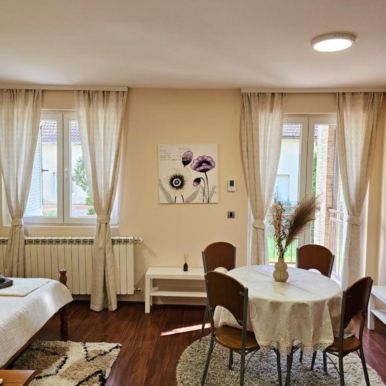 Apartmani TRIO - Double Room with Balcony - 11
