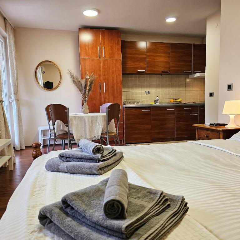 Apartmani TRIO - Double Room with Balcony - 1