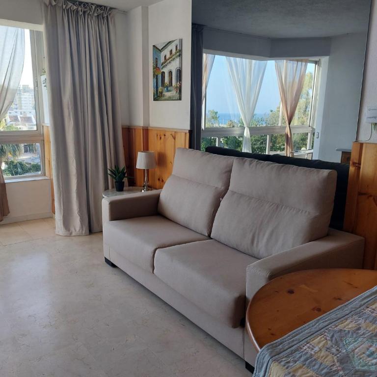 Lovely apartment in Torremolinos Views of the sea, pool, terrace, sofa bed and fully equipped kitchen - Apartamento con vistas al mar - 1