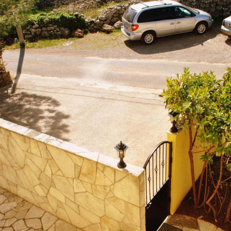 Apartments Villa-G Lustica - Apartman s 1 Spavaćom Sobom i Balkonom - 2
