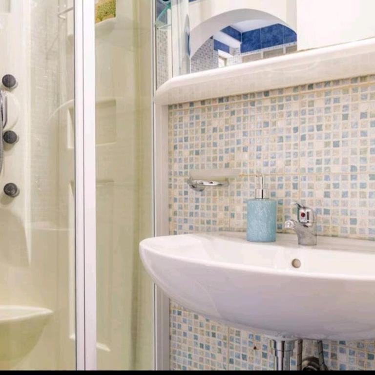 Relax a 4 salti dai navigli - Double Room with Private Bathroom - 4