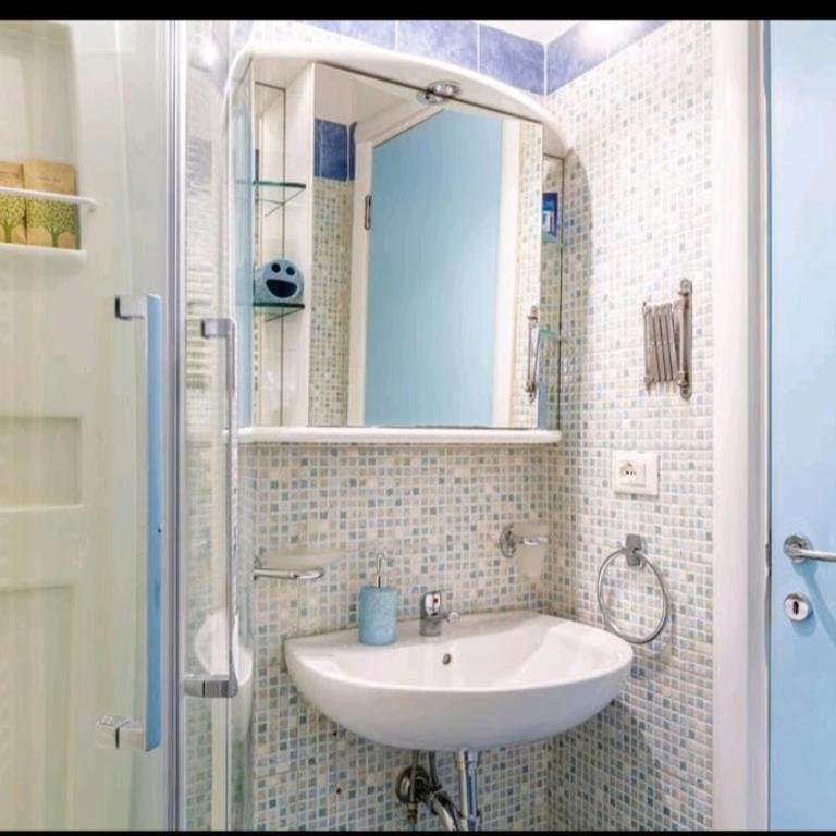 Relax a 4 salti dai navigli - Double Room with Private Bathroom - 5