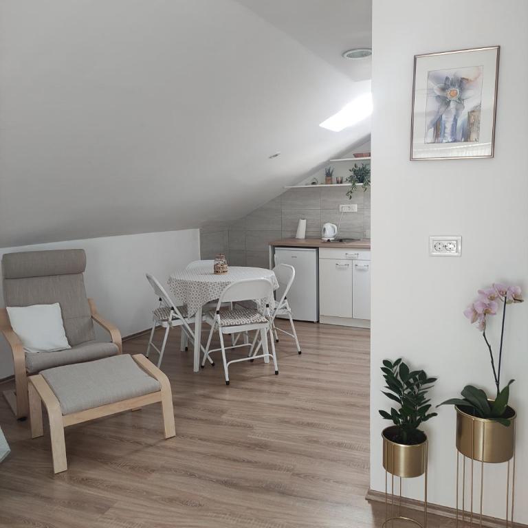 Luce - One-Bedroom Apartment - 1
