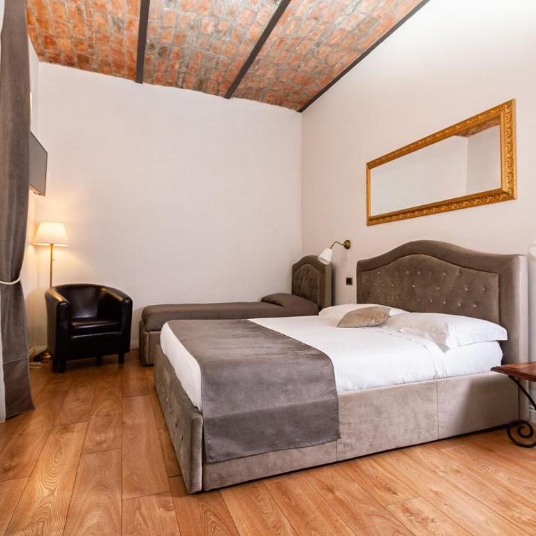 Casa Bolognetti - Comfort Dreibettzimmer mit Dusche - 1