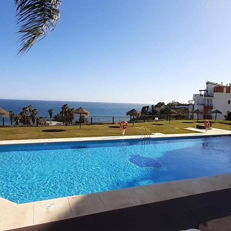 Chic Beachfront Apartment - Two-Bedroom Apartment - 15