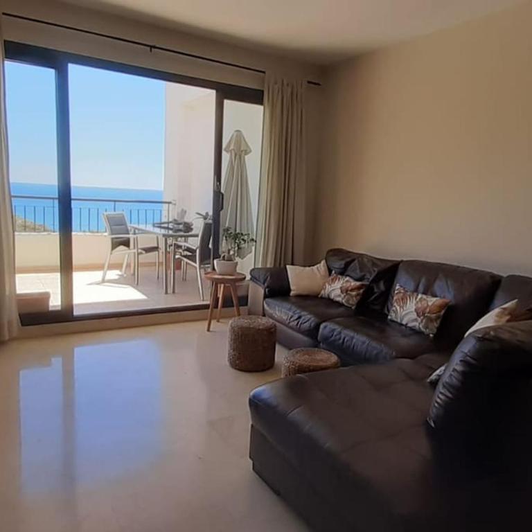 Chic Beachfront Apartment - Two-Bedroom Apartment - 18