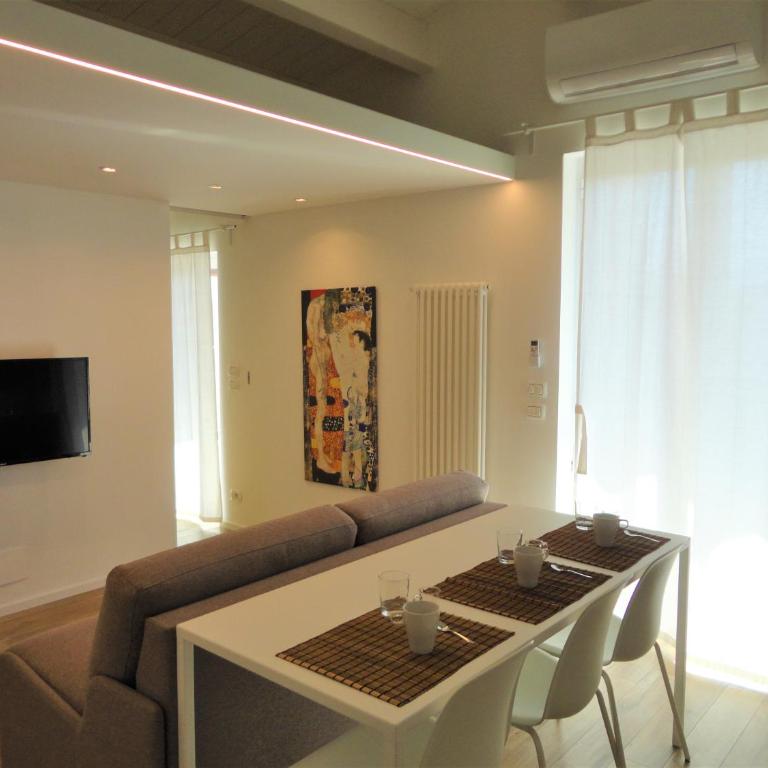 CASA KLIMT vicinissima al mare parcheggio privato gratuito se disponibile - Two-Bedroom Apartment - 5