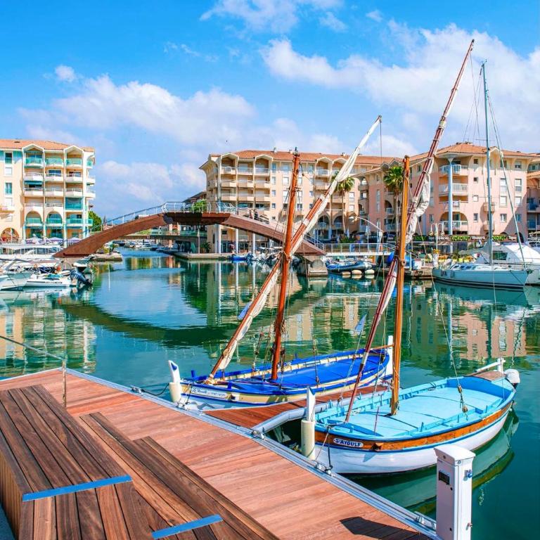 Port-Fréjus, LE CONSUL, appartement 2 pièces climatisé, terrasse & parking - Appartamento con 1 Camera da Letto - 63