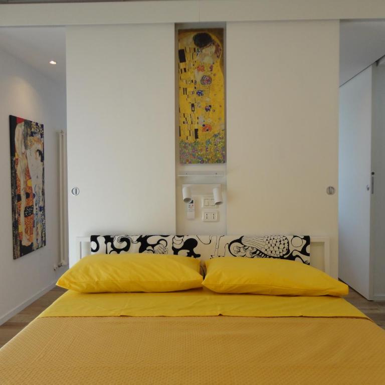 CASA KLIMT vicinissima al mare parcheggio privato gratuito se disponibile - Two-Bedroom Apartment - 1