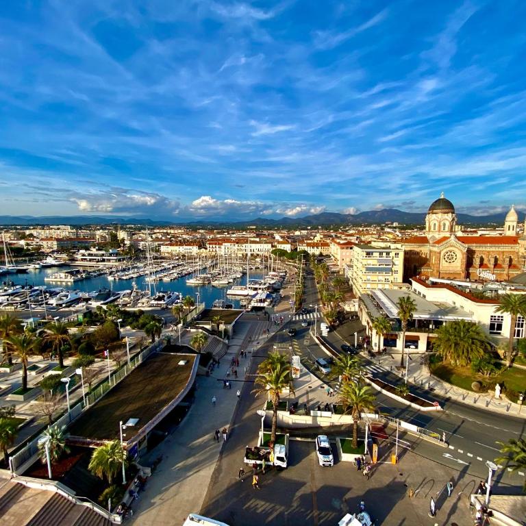 Port-Fréjus, LE CONSUL, appartement 2 pièces climatisé, terrasse & parking - Appartamento con 1 Camera da Letto - 83