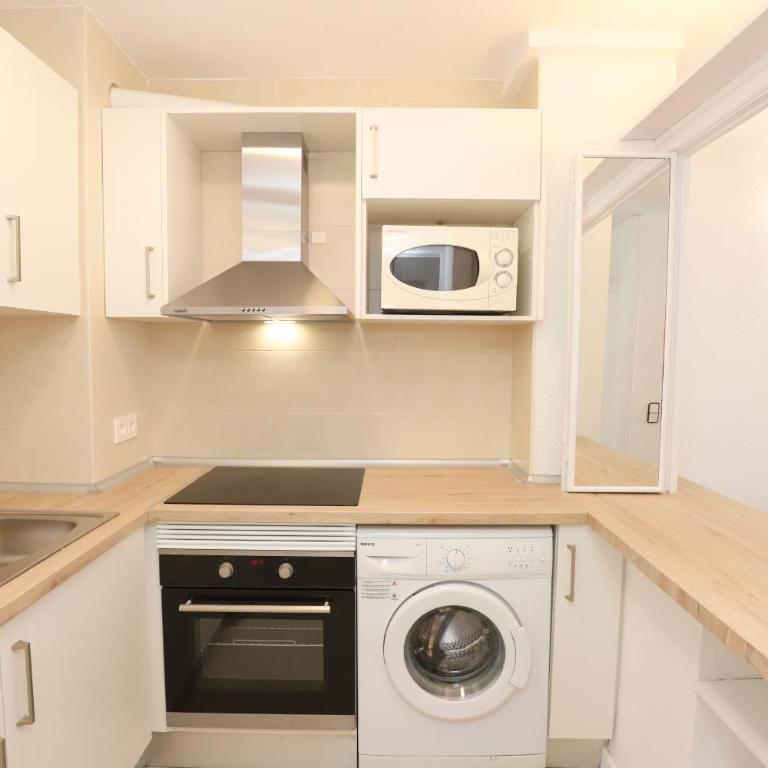 DIFERENTFLATS Novelty - Apartamento de 1 dormitorio con vistas a la ciudad - 7