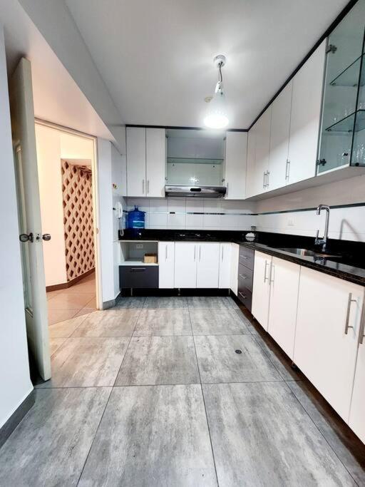 R&M Apartament - Three-Bedroom Apartment - 6