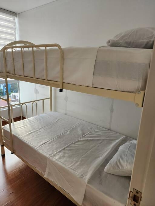R&M Apartament - Three-Bedroom Apartment - 8