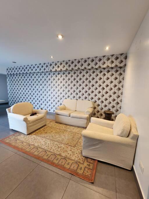 R&M Apartament - Three-Bedroom Apartment - 31