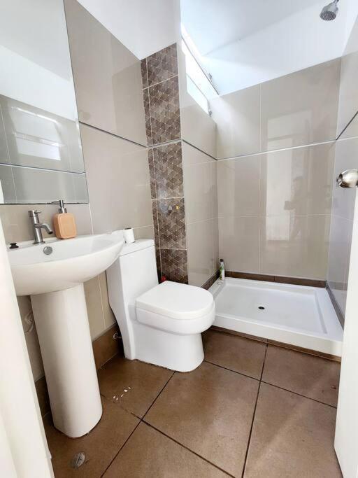 R&M Apartament - Three-Bedroom Apartment - 34