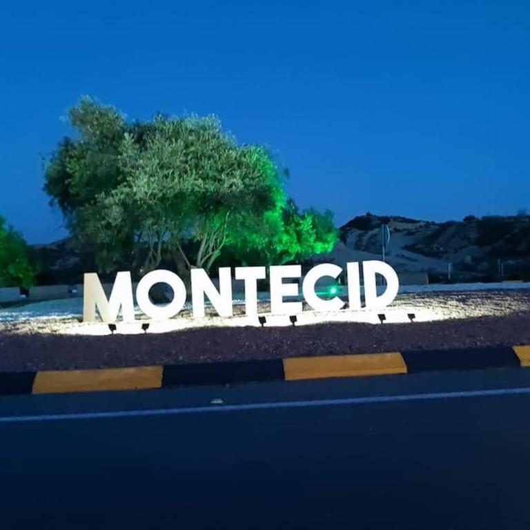 adosado con piscina a 10 minutos de Alicante - Three-Bedroom House - 3