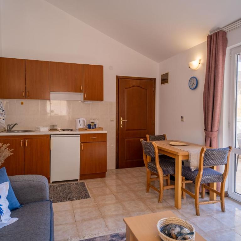 Villa Maxima Budva - Superior Apartman - 13