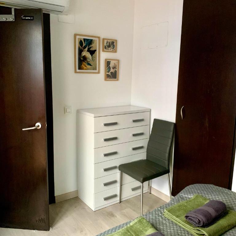 Cosy and Modern Puerto de Sagunto Holiday Flat - Two-Bedroom Apartment - 6