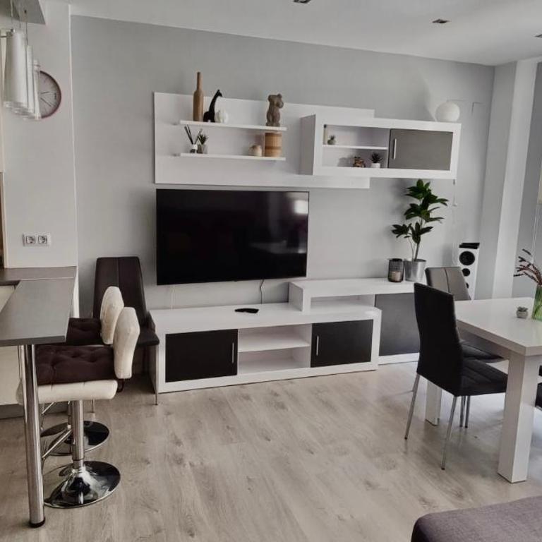 Cosy and Modern Puerto de Sagunto Holiday Flat - Two-Bedroom Apartment - 1