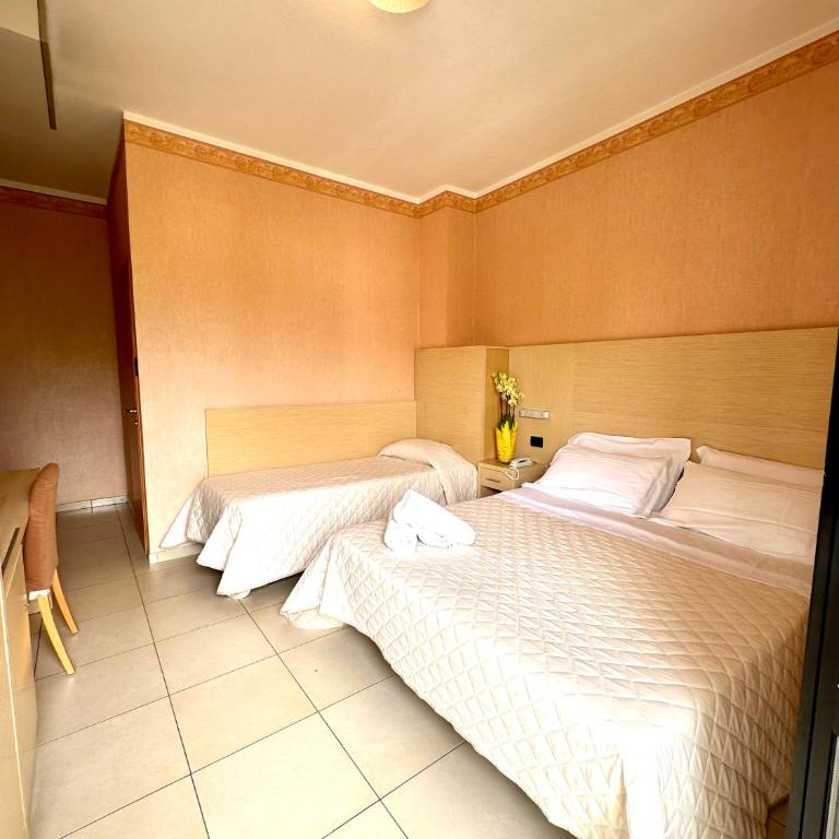 Hotel Metropole - Camera Tripla - 2